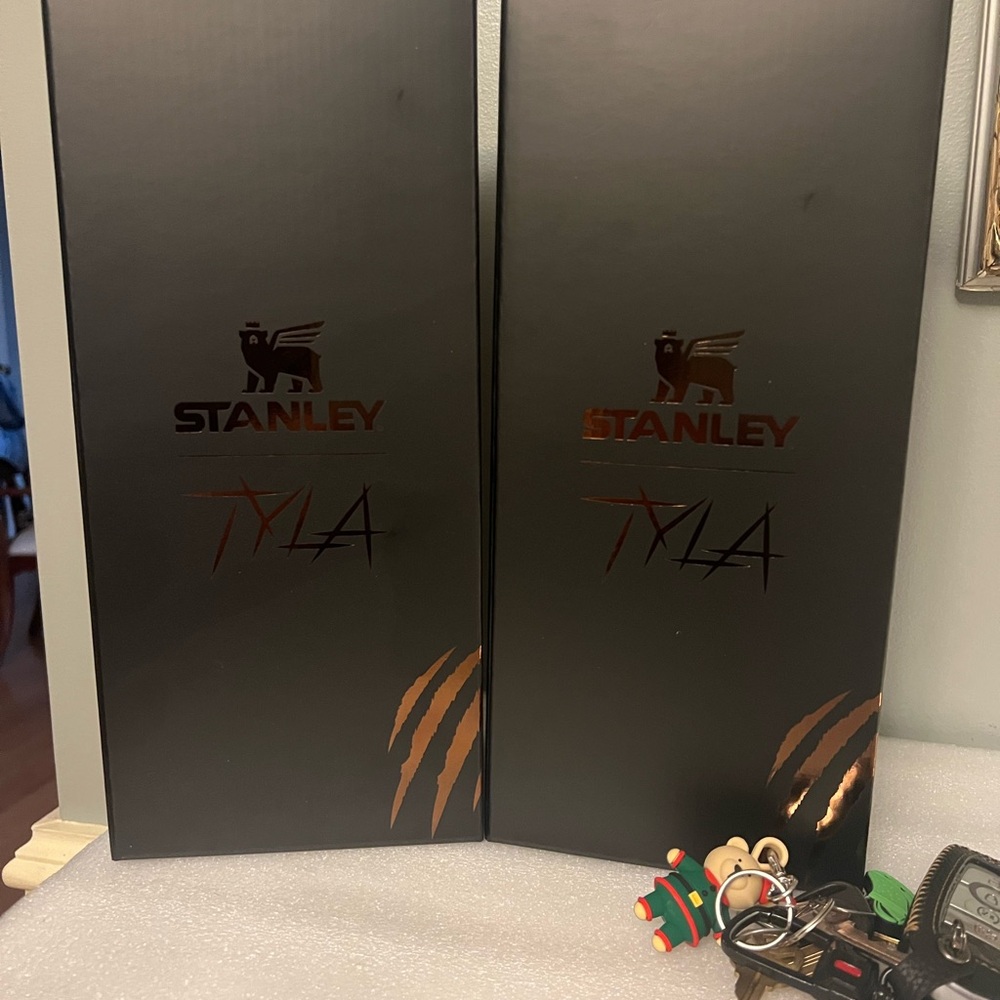 Tyla Stanley NIB 40oz